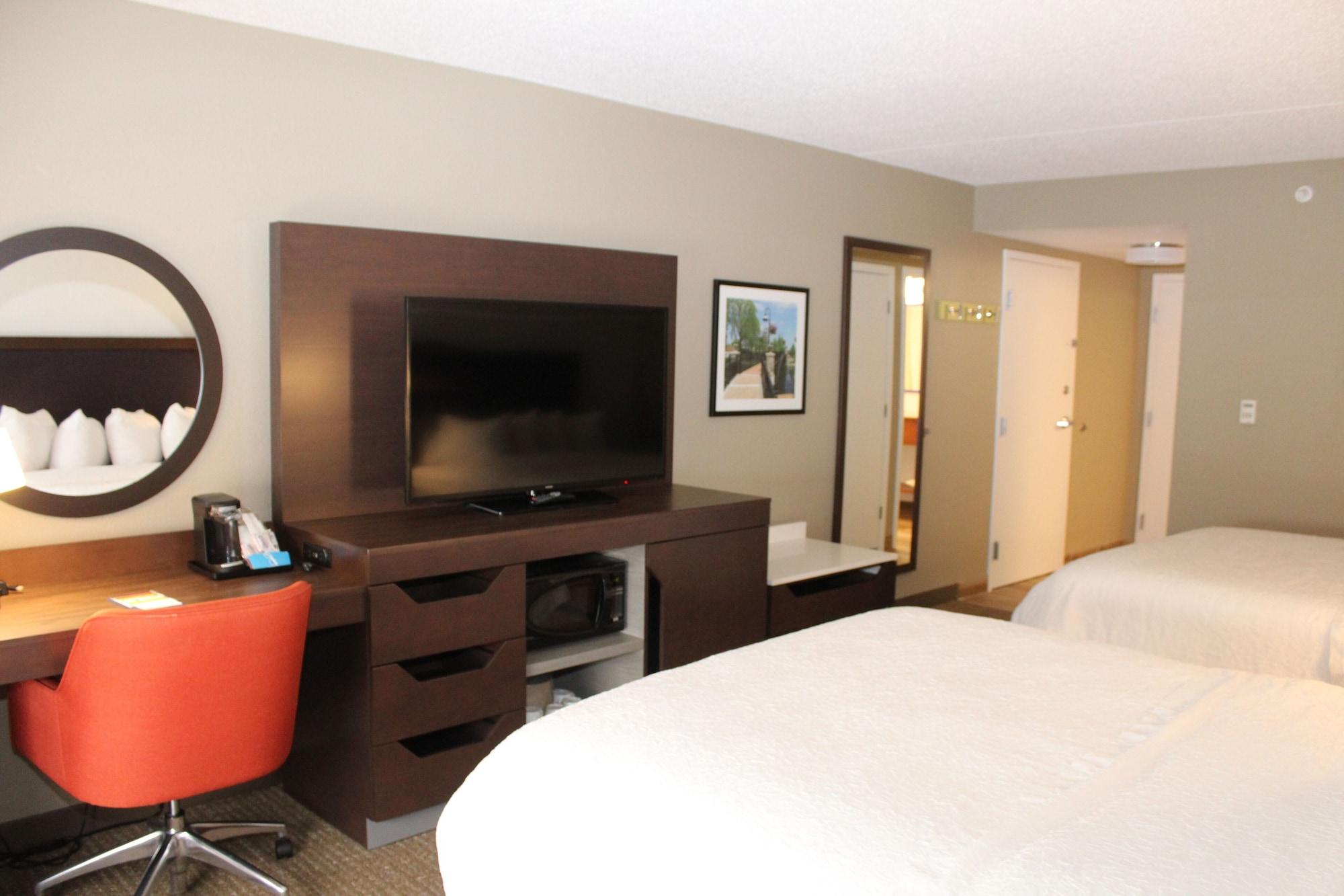 Hampton Inn Mchenry Bagian luar foto