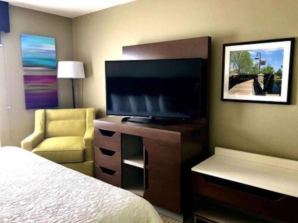 Hampton Inn Mchenry Bagian luar foto